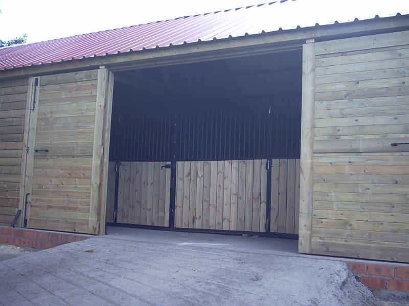 NAVE PUERTA LATERAL.JPG